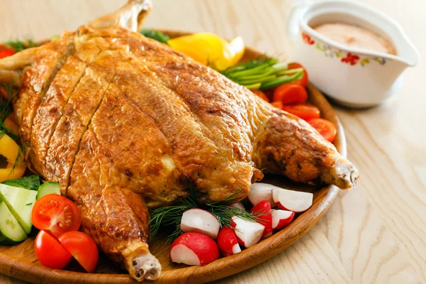 Sabroso pollo relleno con verduras —  Fotos de Stock