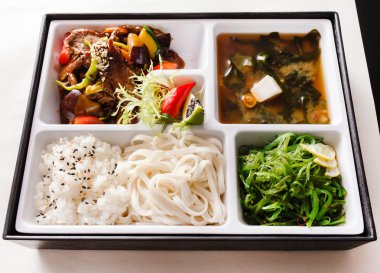 Farklı Japon yemekleri