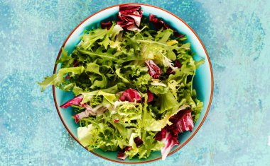 Kasede taze yeşil salata