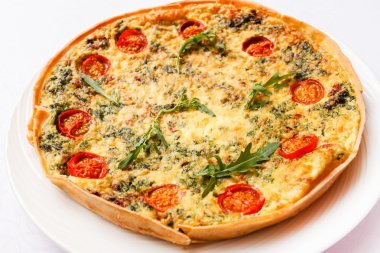 Plaka üzerinde Fransız kiş