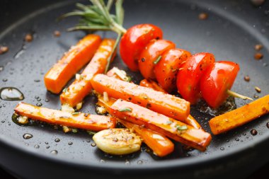 Pan kavrulmuş sebze