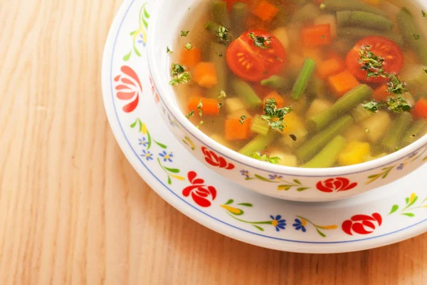 Sopa de legumes na placa — Fotografia de Stock
