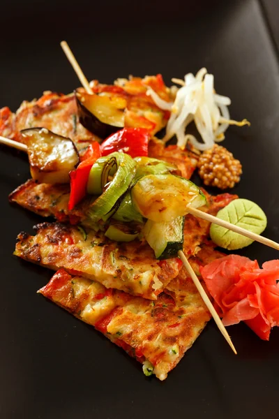 Kebab con tortilla japonesa — Foto de Stock