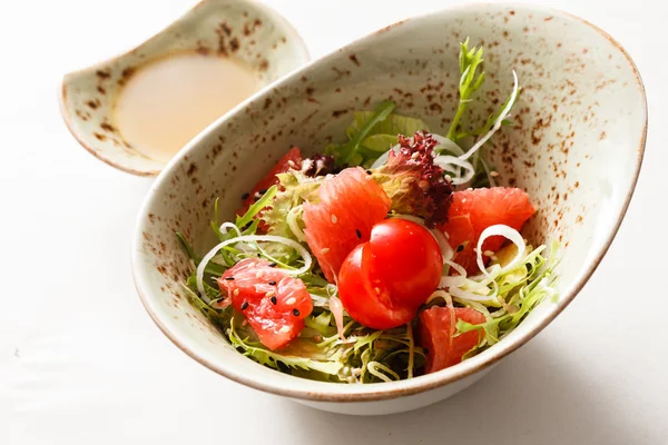 Salada japonesa em prato — Fotografia de Stock