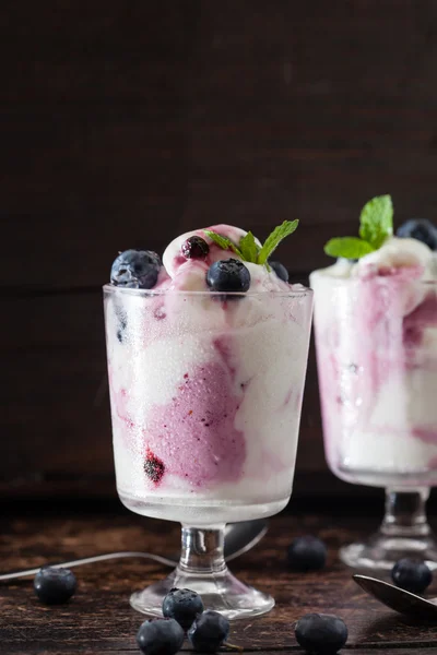 Yogurt congelado en vasos — Foto de Stock