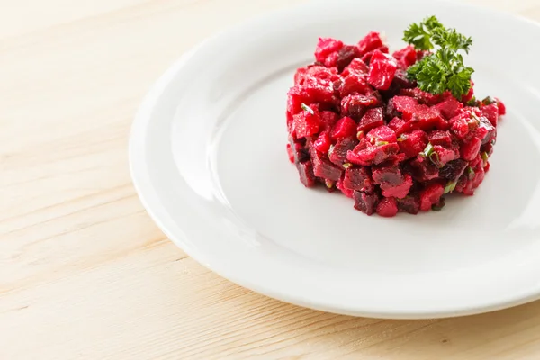 Ensalada de remolacha en plato — Foto de Stock