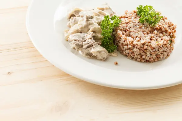 Porridge di grano saraceno con carne — Foto Stock