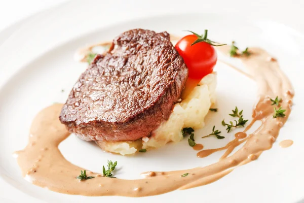 Steak with mashed potatoes — Stock Photo, Image