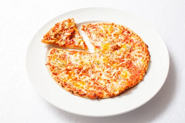 Sabrosa pizza con queso —  Fotos de Stock