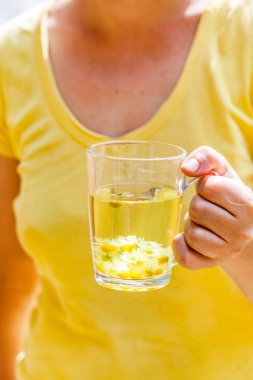 bardak papatya çayı