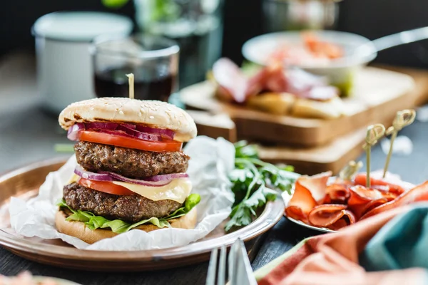 Lezzetli Amerikan burger — Stok fotoğraf