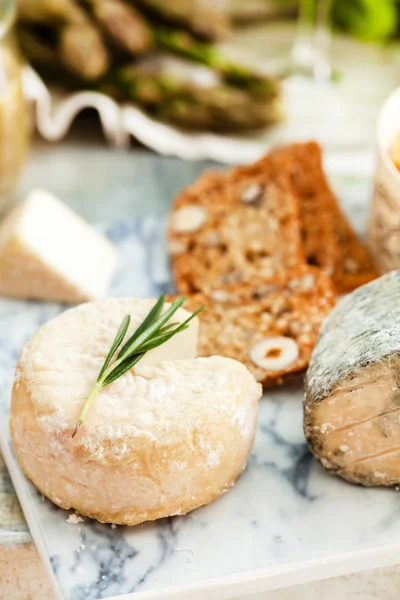 Piatto di formaggio assortito — Foto Stock