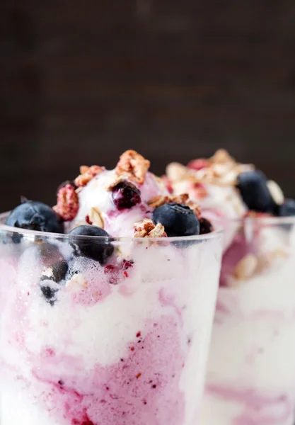 Frozen yogurt in glasses — Stock Photo, Image