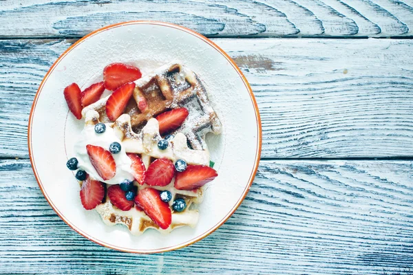 Waffles with fresh berries — Stock Photo, Image