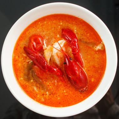 Istakoz çorbası kase