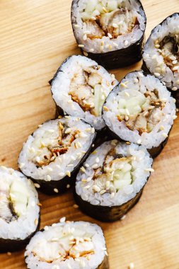 Lezzetli suşi takımı.