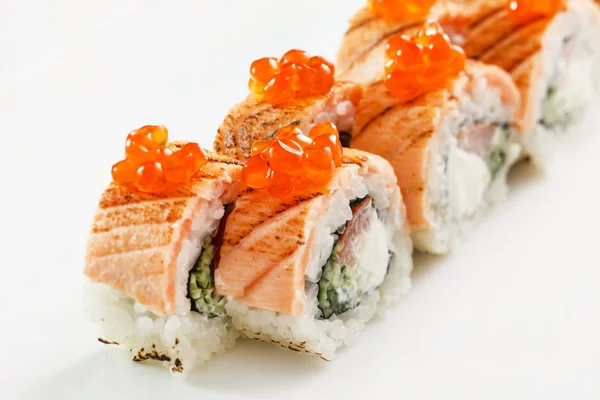 Sushi saboroso com caviar — Fotografia de Stock