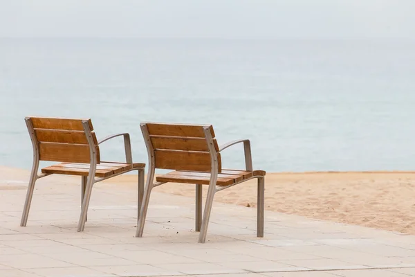 Puste krzesła na plaży — Zdjęcie stockowe