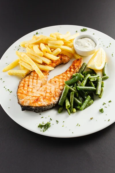 Grilled salmon steak — Stock Photo, Image