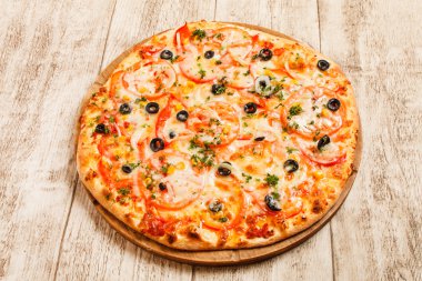 zeytinli lezzetli pizza