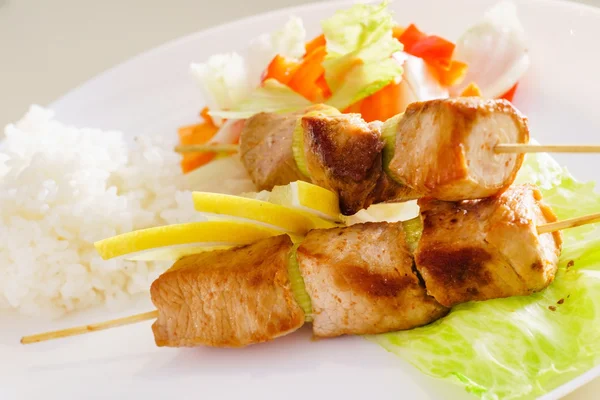 Chicken kebab with rice — Stock Photo, Image