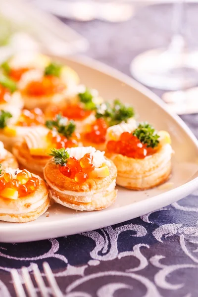 Festa Canapés com caviar — Fotografia de Stock