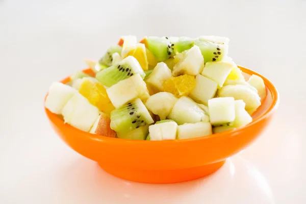 Ensalada de frutas en plato — Foto de Stock