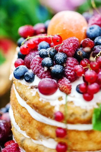 Naked wedding cake — Stock Photo, Image