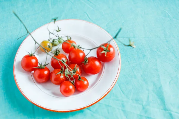 Cherry tomatoes on plate — Stock Photo, Image