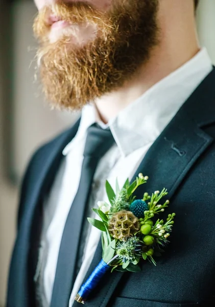 Elegante noivo bonito — Fotografia de Stock