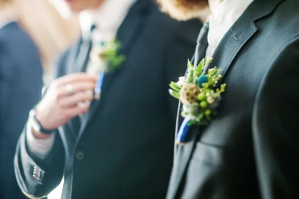 Elegante knappe bruidegoms — Stockfoto