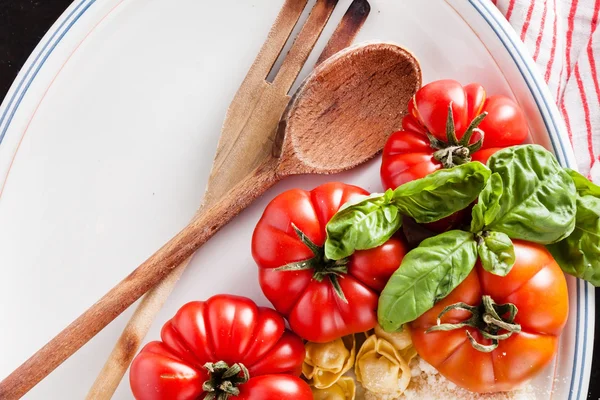 Verse rode tomaten — Stockfoto