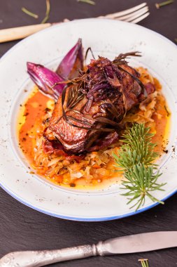 Tabakta ördek kızartma