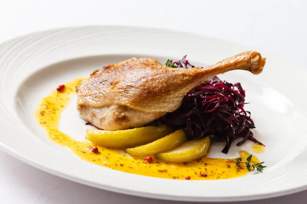 Roast duck with beetroot — Stock Photo, Image