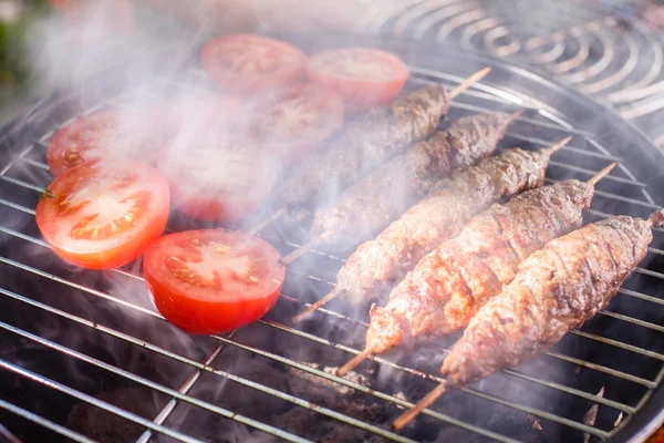 Grilling kebabs with vegetables — Stock Photo, Image