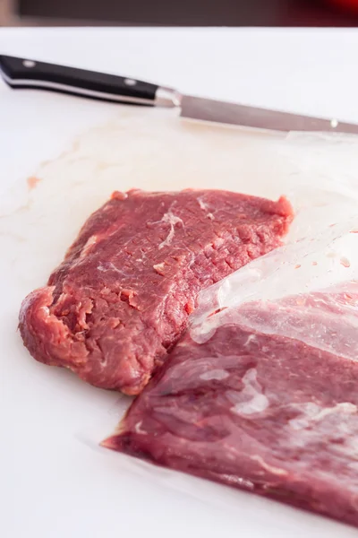 Chef haciendo bistec — Foto de Stock