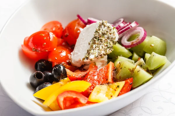 Grekisk sallad med grönsaker — Stockfoto