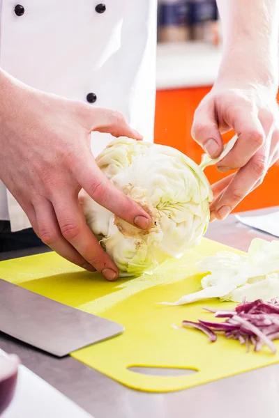 Chef clean the cabbage — Stock Photo, Image