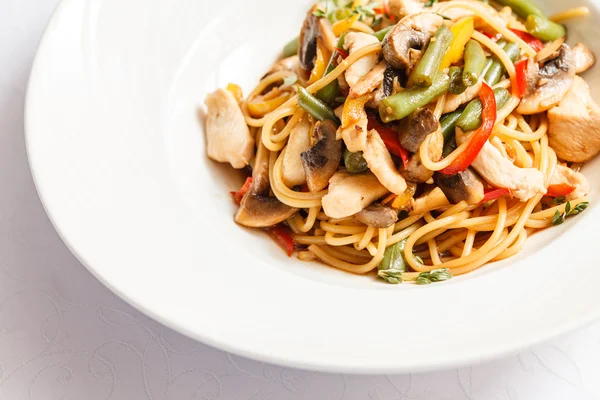 Noodles with chicken on plate — Stock Photo, Image