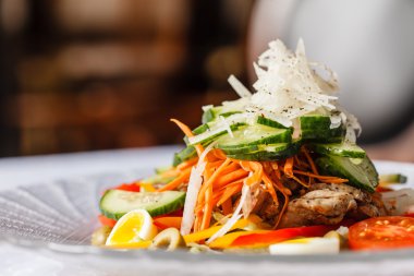 sebze ve yumurta salatası