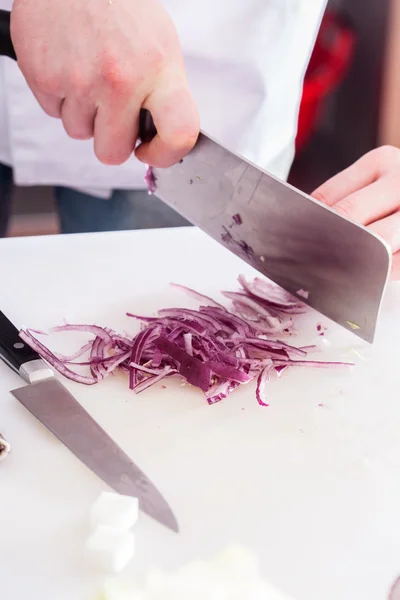 Chef corta cebolla — Foto de Stock