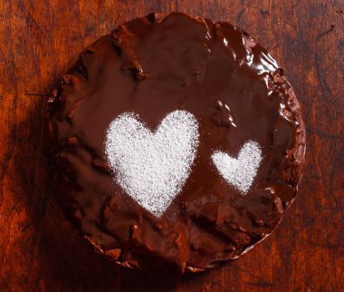 Sevgililer Günü için çikolatalı pasta.