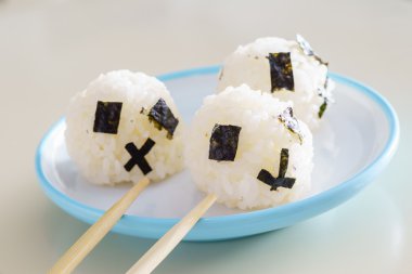 pirinç topları çocuklar için