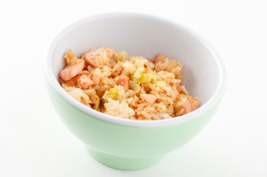 Pirinç kase de somon ile