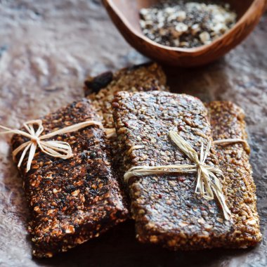 Granola barlar ahşap tablo