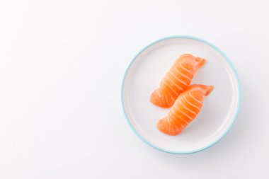 Nigiri pirinç ve somon ile