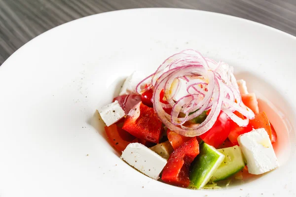 Greek salad with feta cheese — Stock Photo, Image