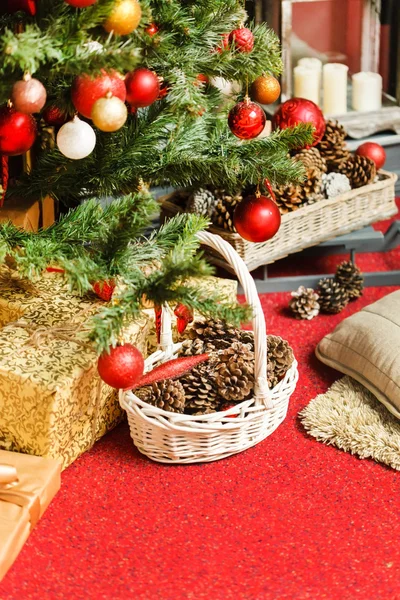 Albero di Natale con regali — Foto Stock