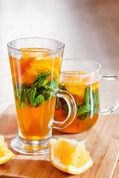 Gustoso tè all'arancia con menta — Foto Stock