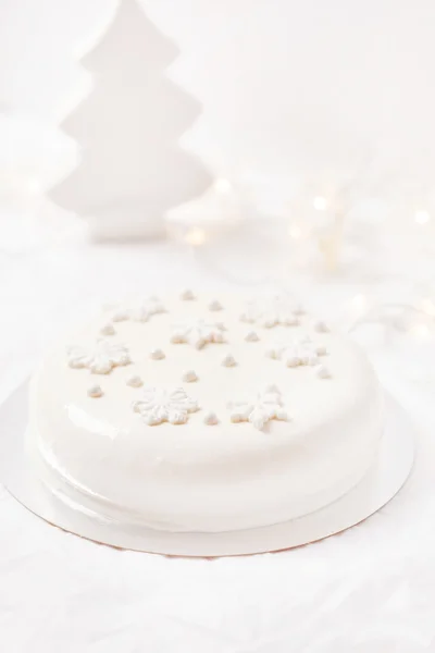 White Christmas cake with decorations — Stock Photo, Image